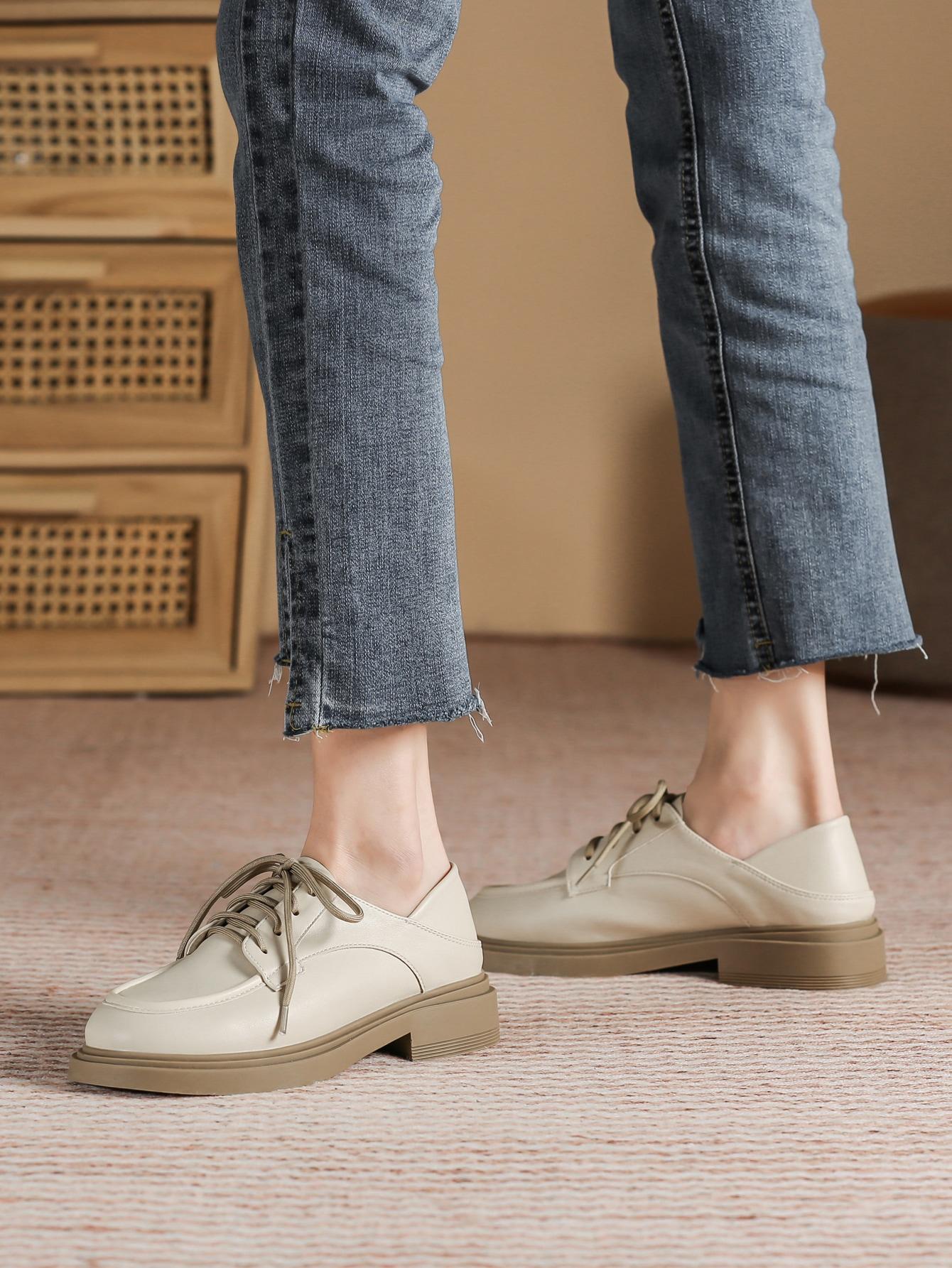 beżowe sznurowane buty