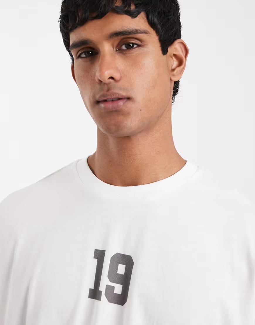 biały t-shirt nadruk