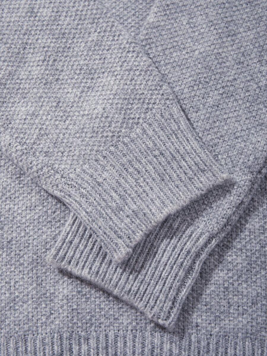 szary dzianinowy sweter 