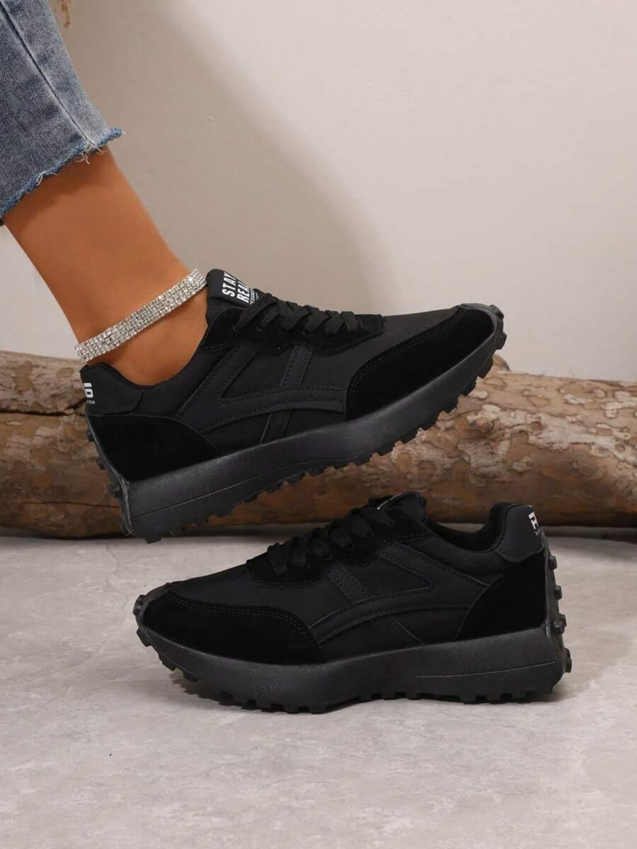 czarne buty sportowe