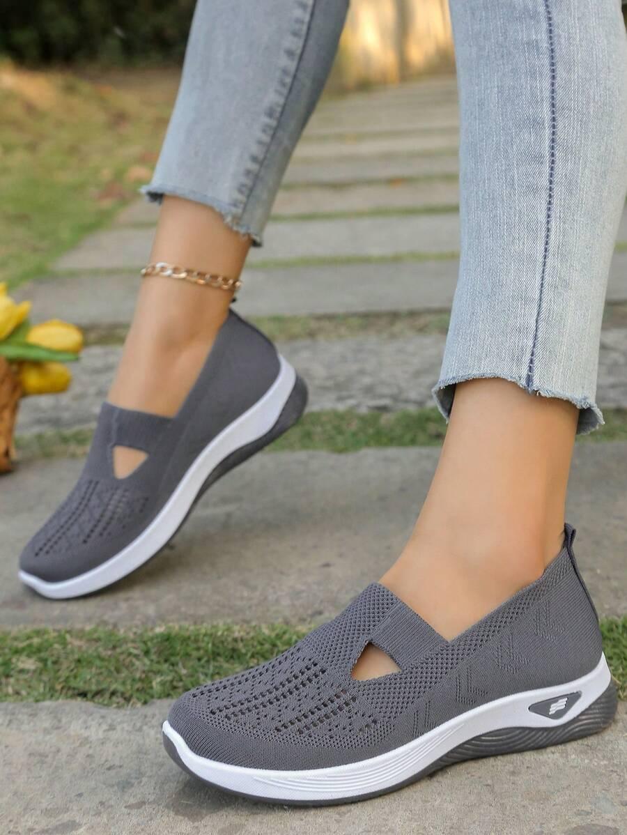 szare buty sportowe