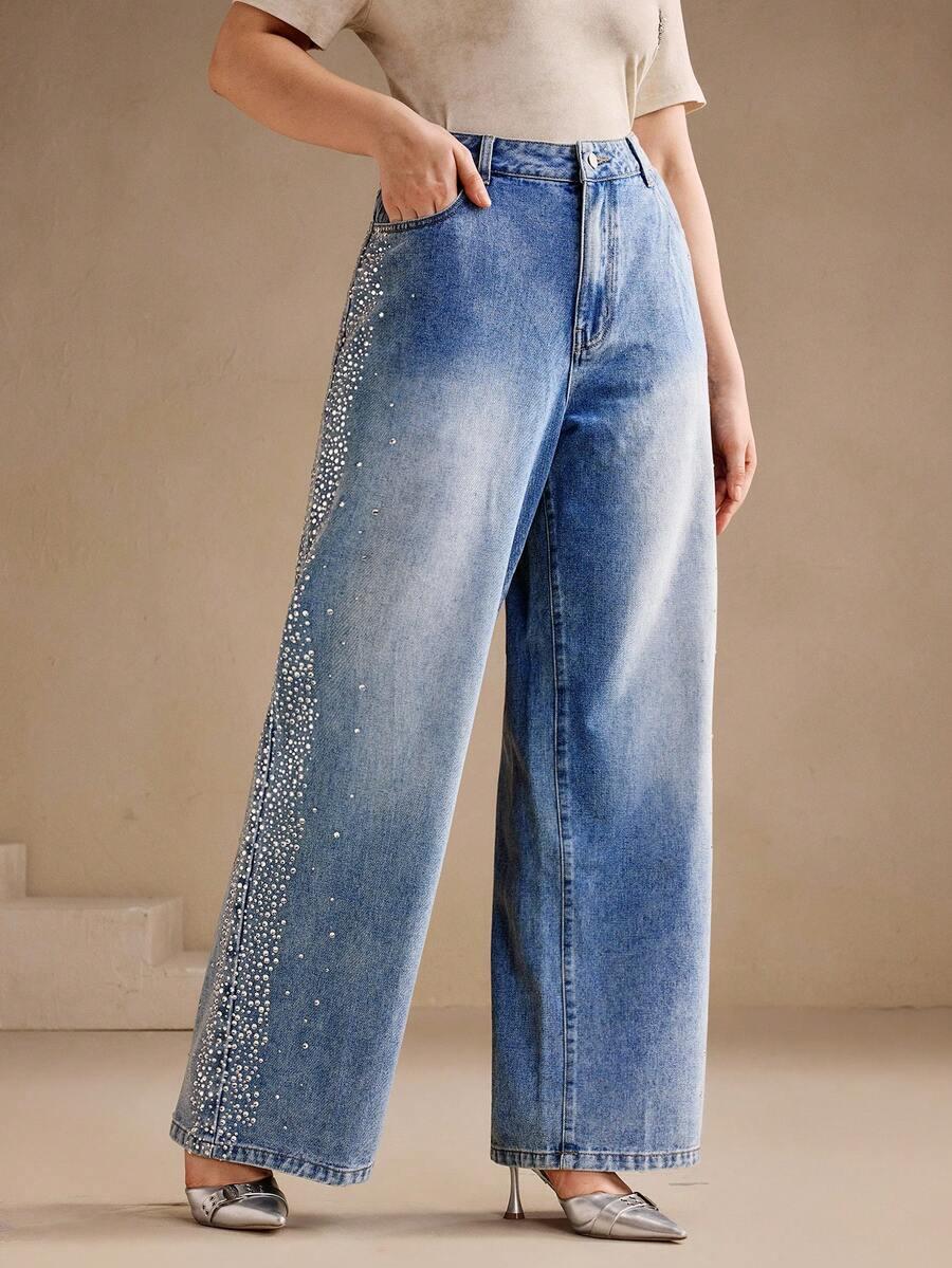 niebieskie spodnie jeans