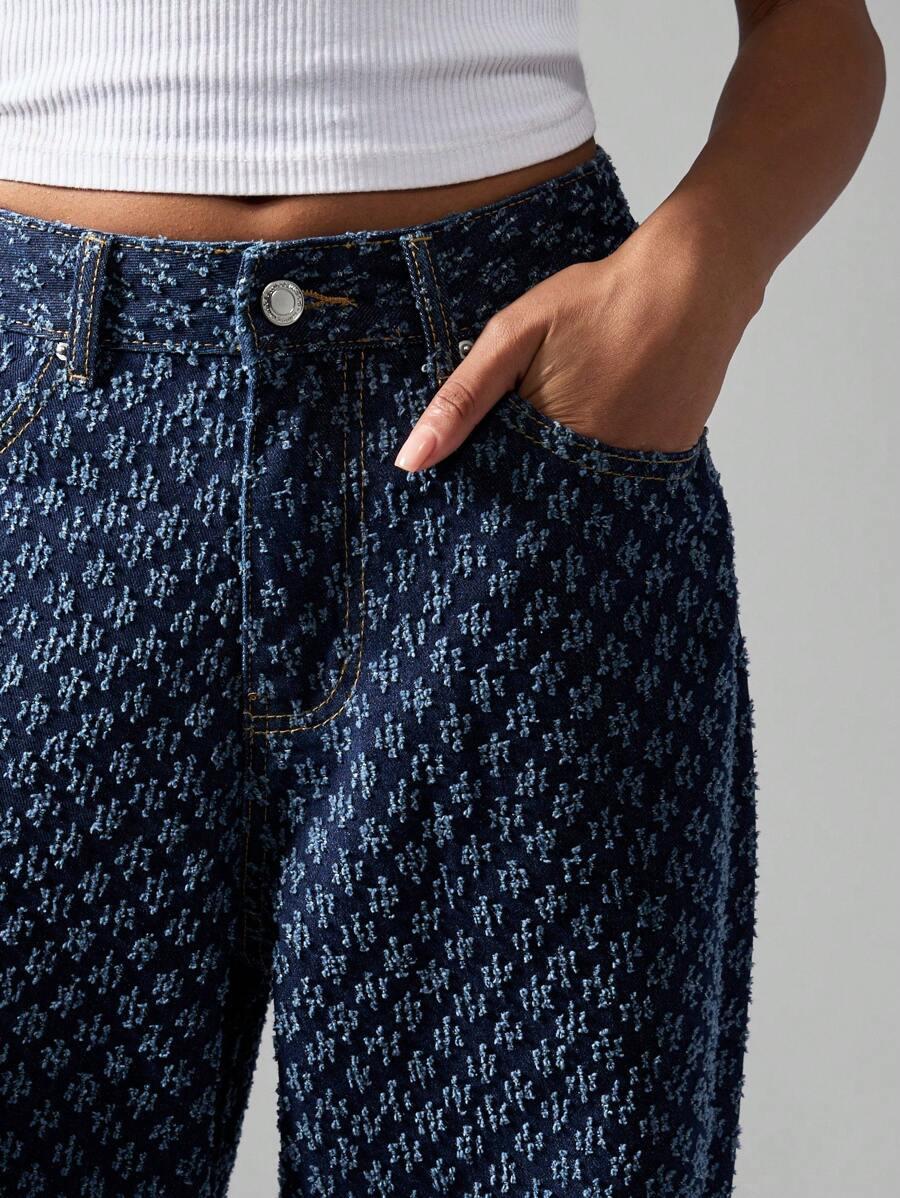 granatowe spodnie jeans