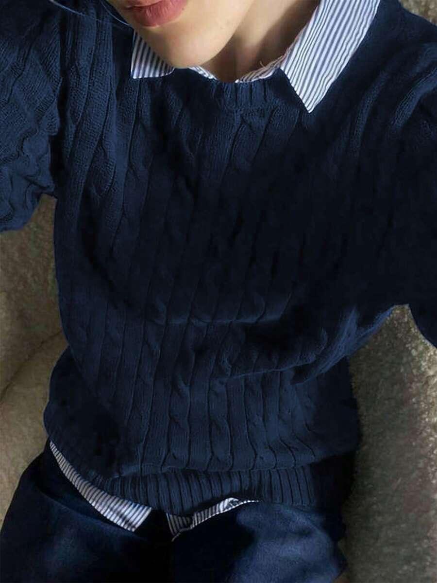 niebieski sweter okrągły dekolt 