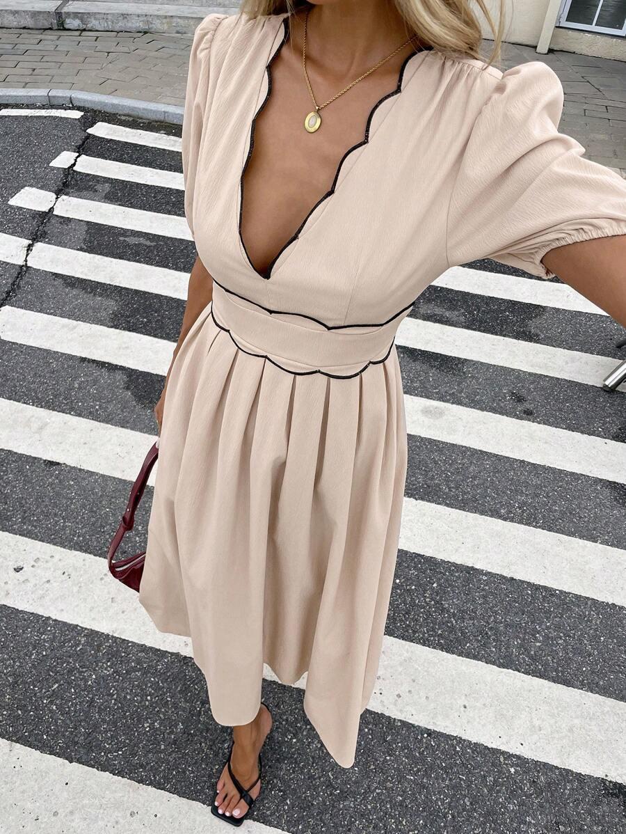 ELEGANCKA SUKIENKA MIDI Z GŁEBOKIM DEKOLTEM 