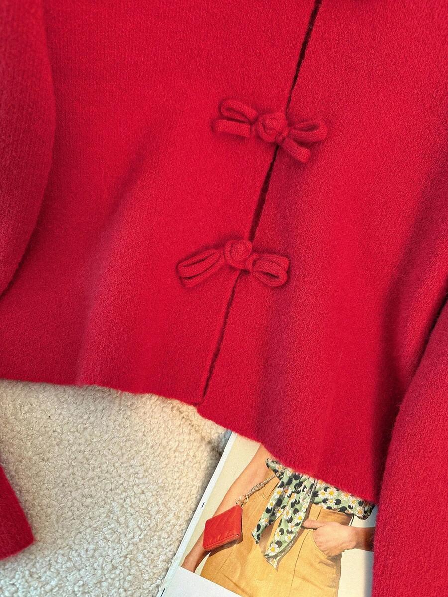 czerwony sweter zdobienia