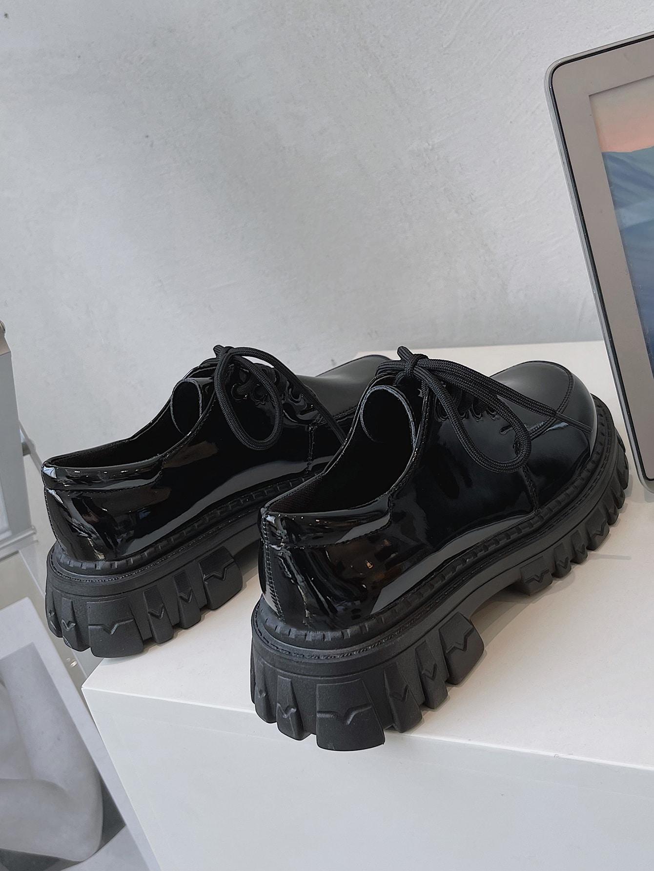 CZARNE LAKIEROWANE BUTY PLATFORMA