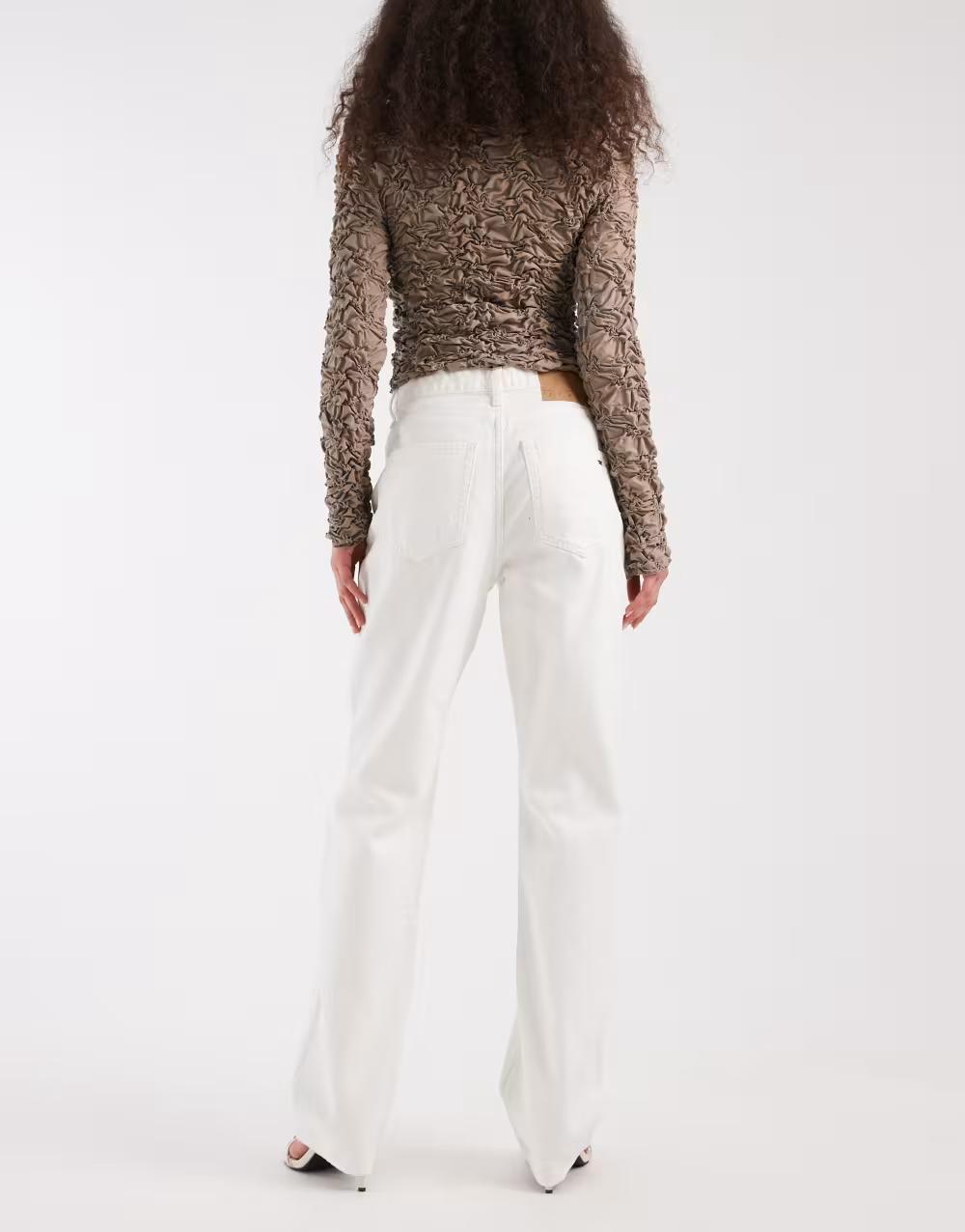 BIAŁE SPODNIE JEANS