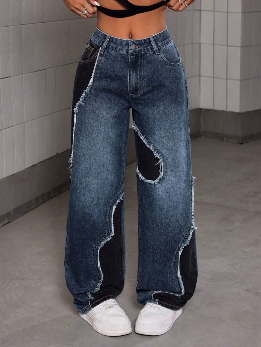 niebieskie spodnie jeans