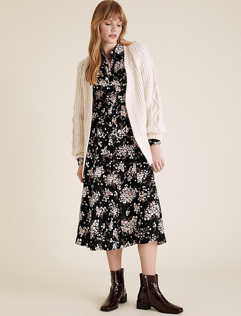 CZARNA SUKIENKA PRINT T42-4466-Y4