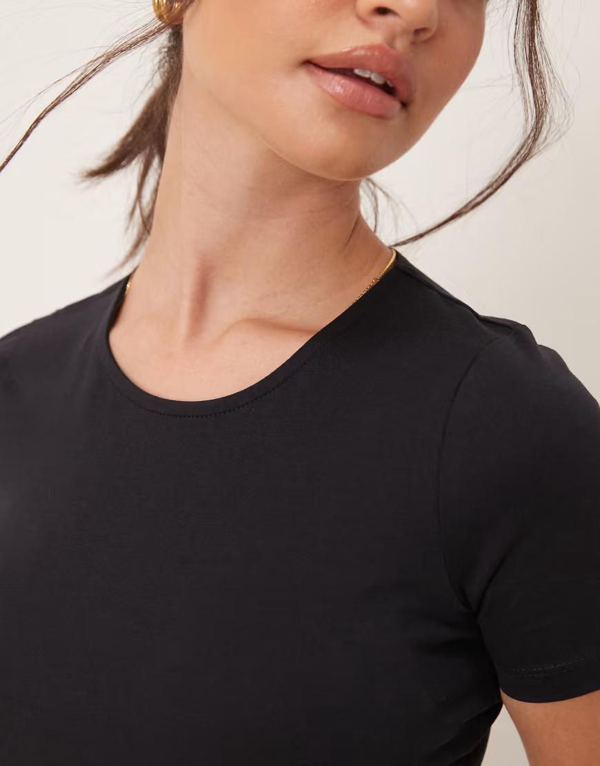 CZARNY TOP BASIC