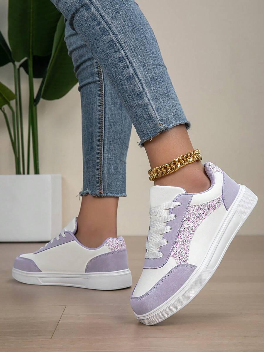 sznurowane buty sportowe
