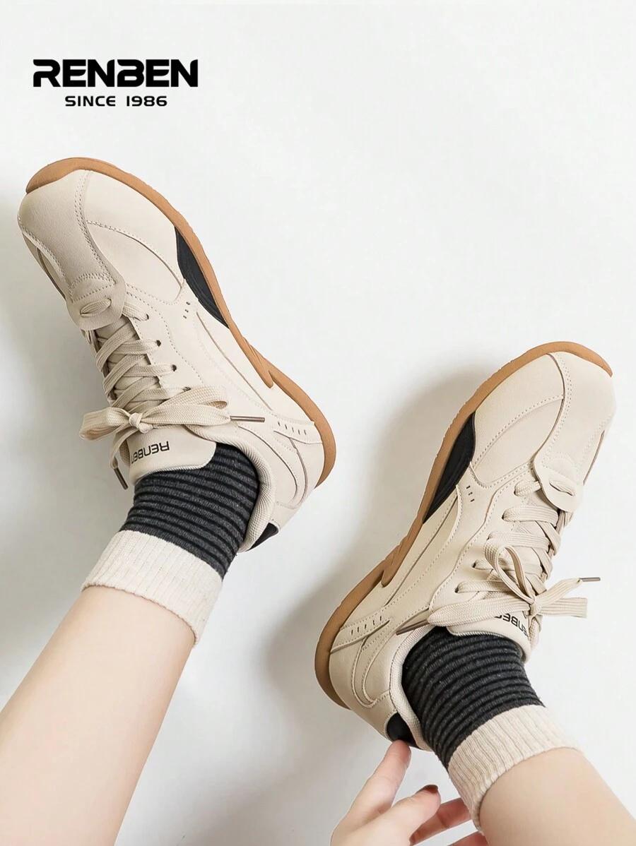 sznurowane buty sportowe logo
