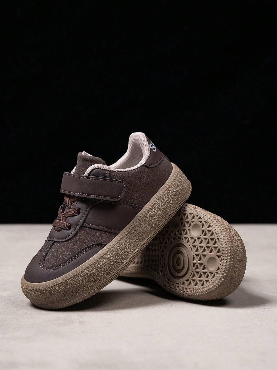 brązowe buty sportowe