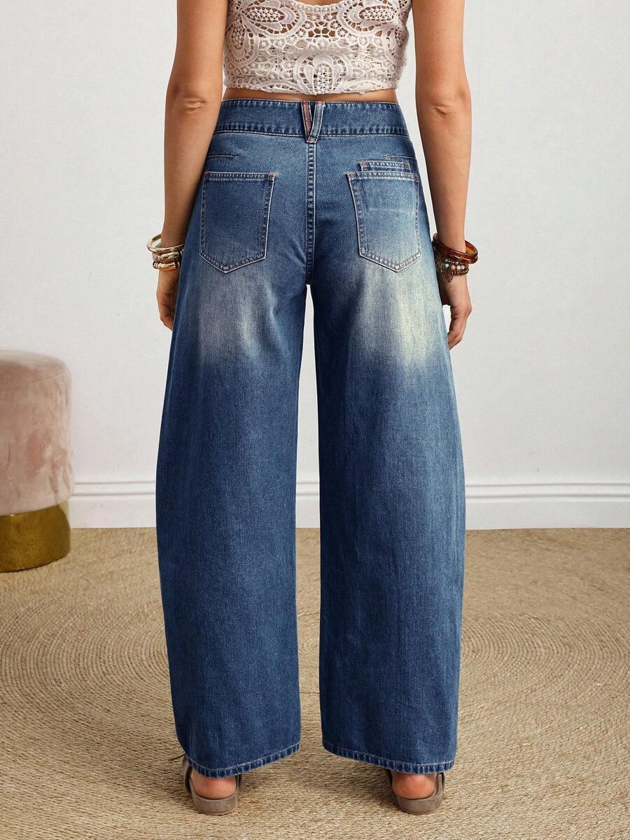 niebieskie spodnie jeans 