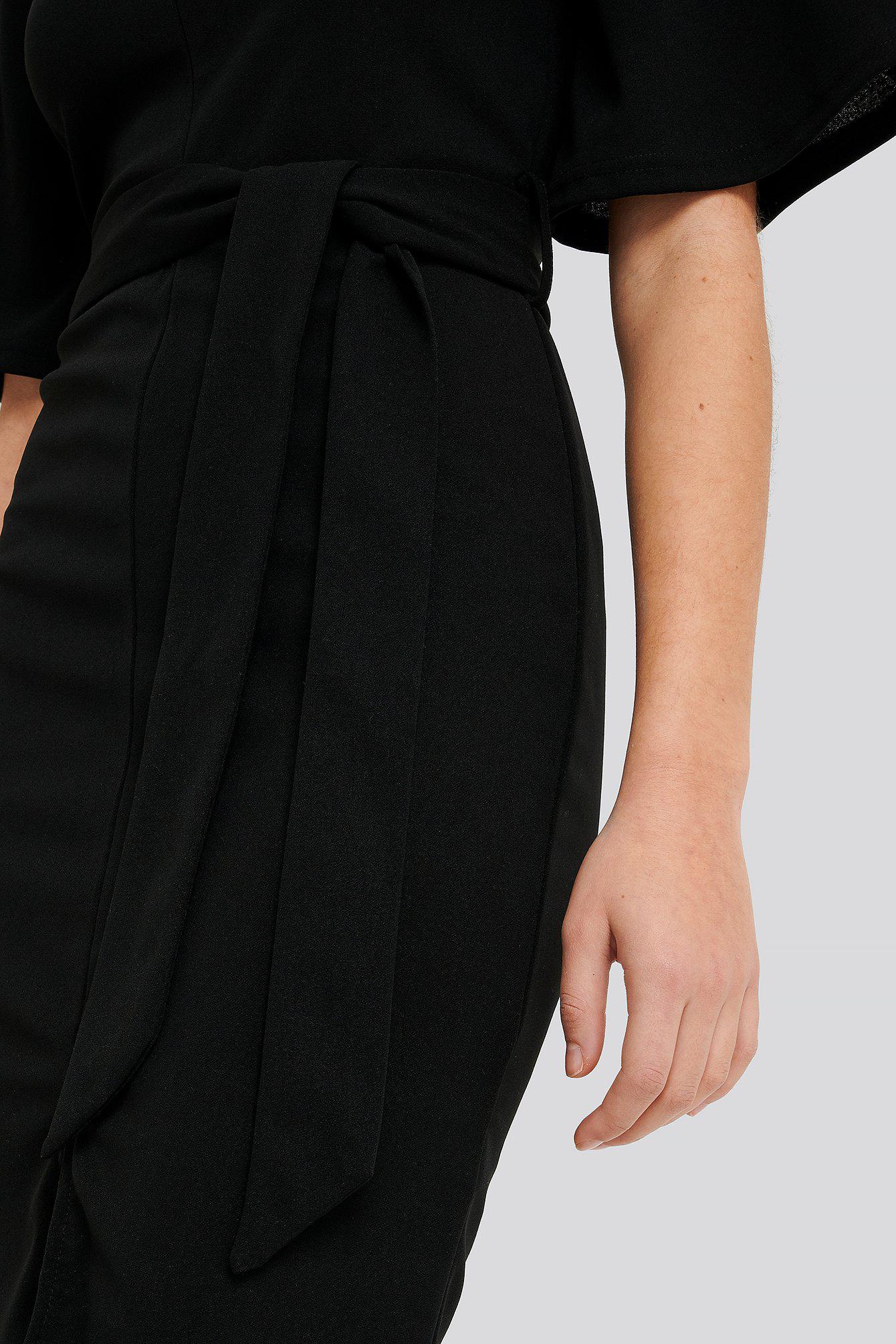 czarna ołówkowa sukienka v-neck