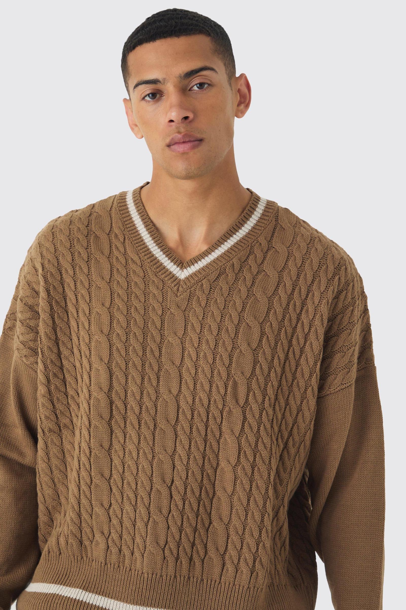 beżowy sweter v-neck
