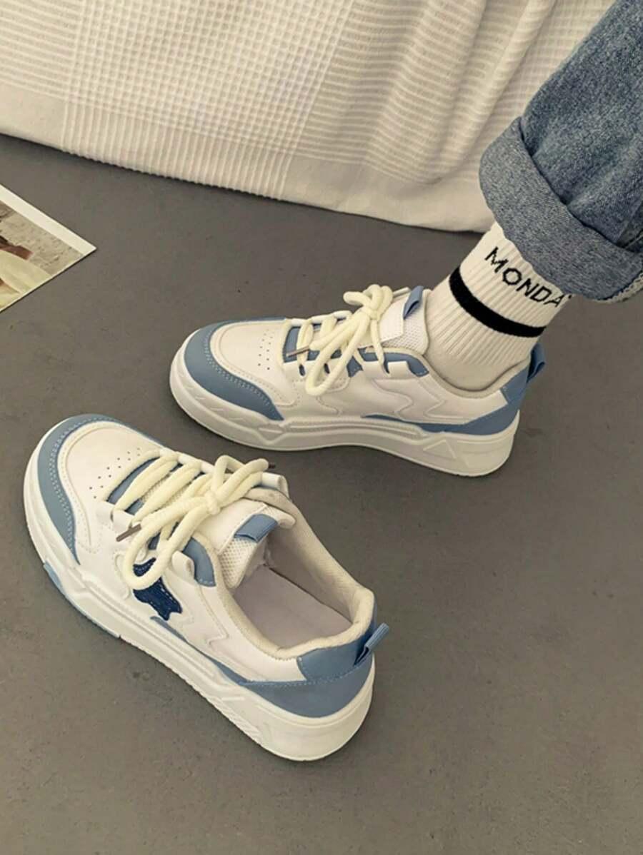 sznurowane buty sportowe