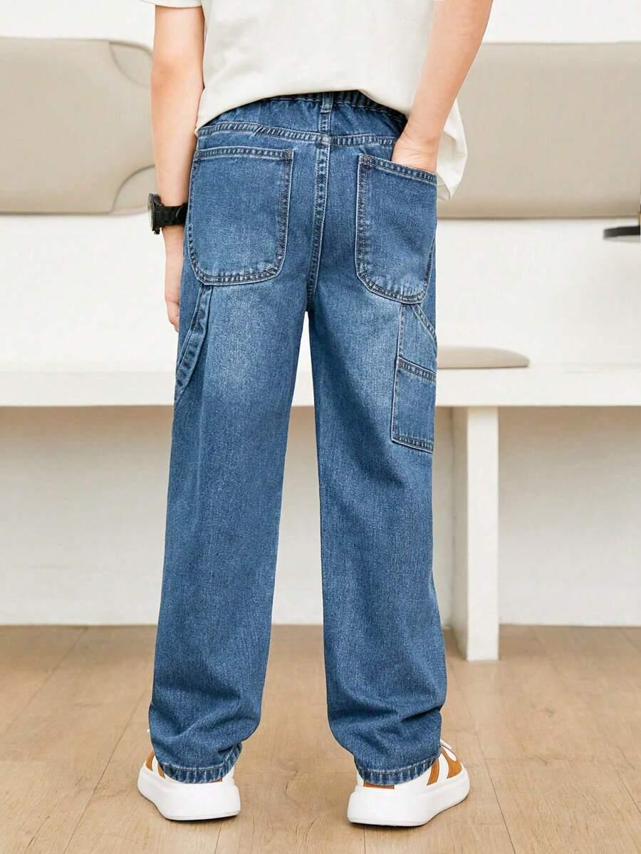 niebieskie spodnie jeansowe