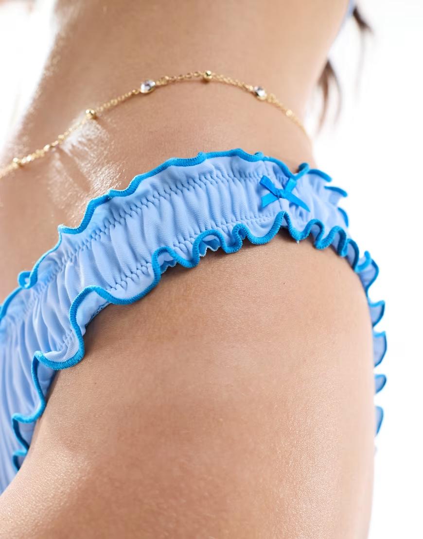 niebieski dół od bikini marszczenie