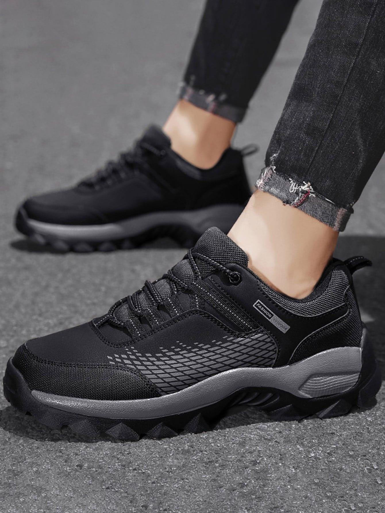 czarne buty sportowe