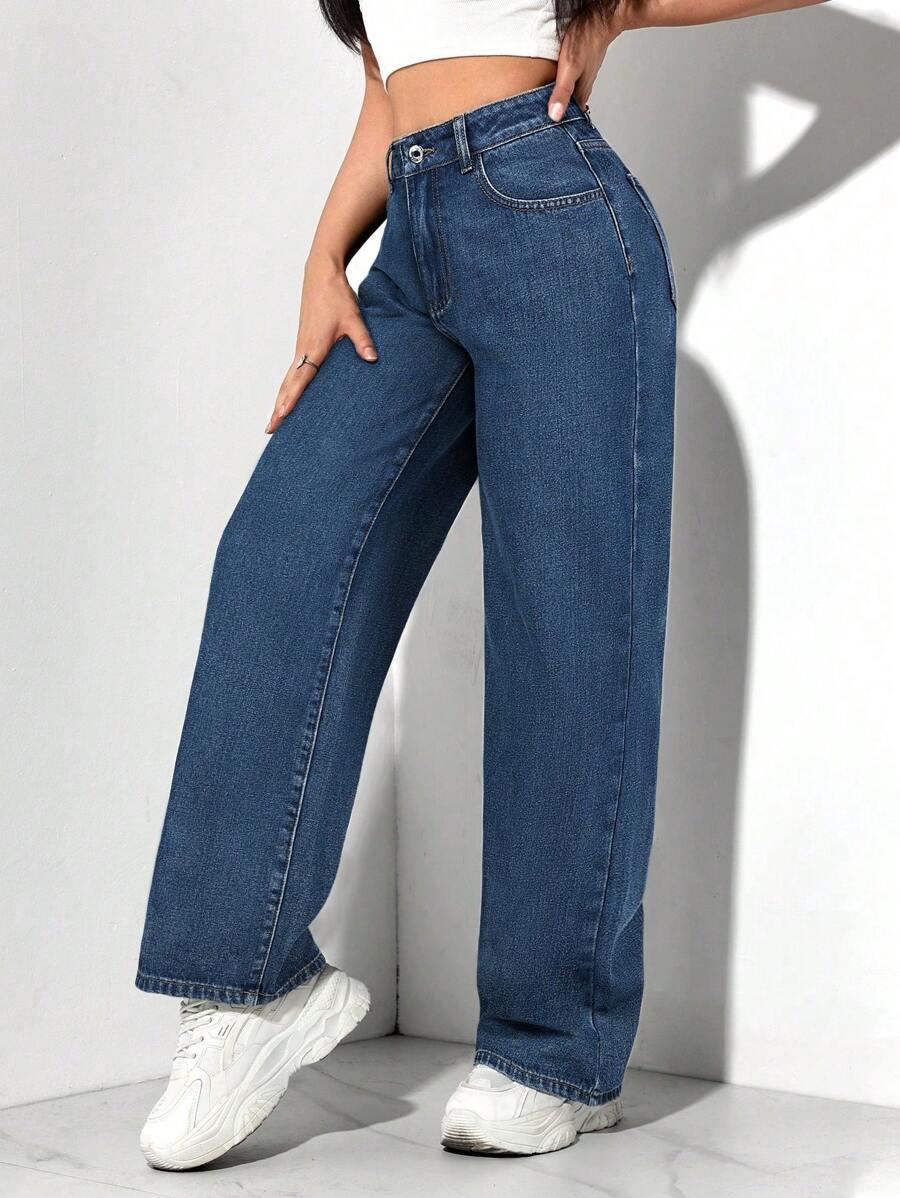 niebieskie spodnie jeans