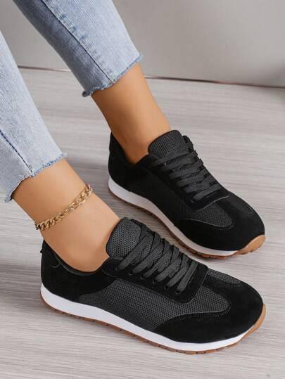 czarne buty sportowe 
