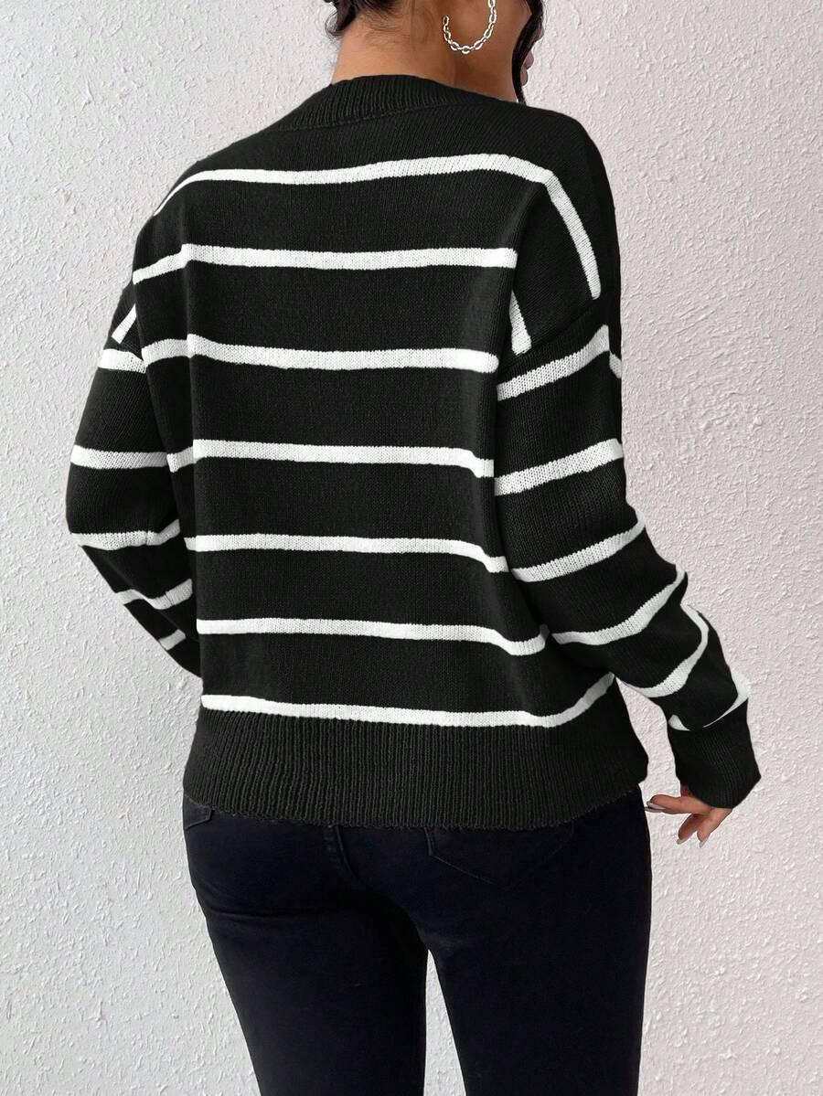 czarny sweter paski