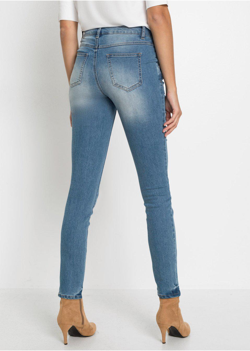 niebieskie spodnie jeans 