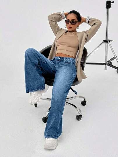 niebieskie spodnie jeans 