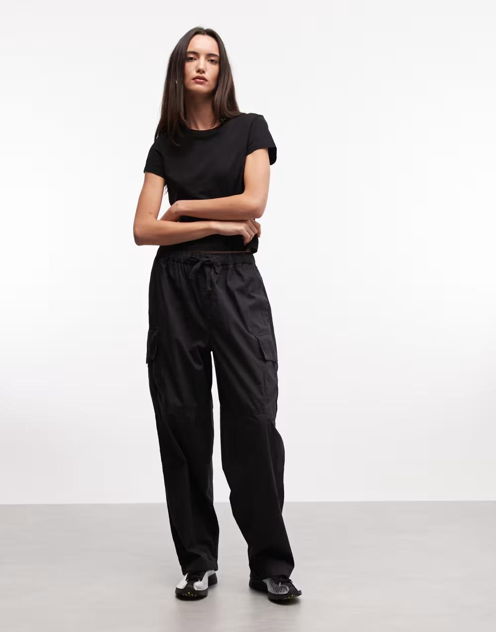 czarny t-shirt z krótkim rękawem okrągły dekolt