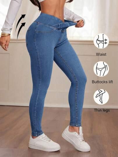 niebieskie spodnie jeans