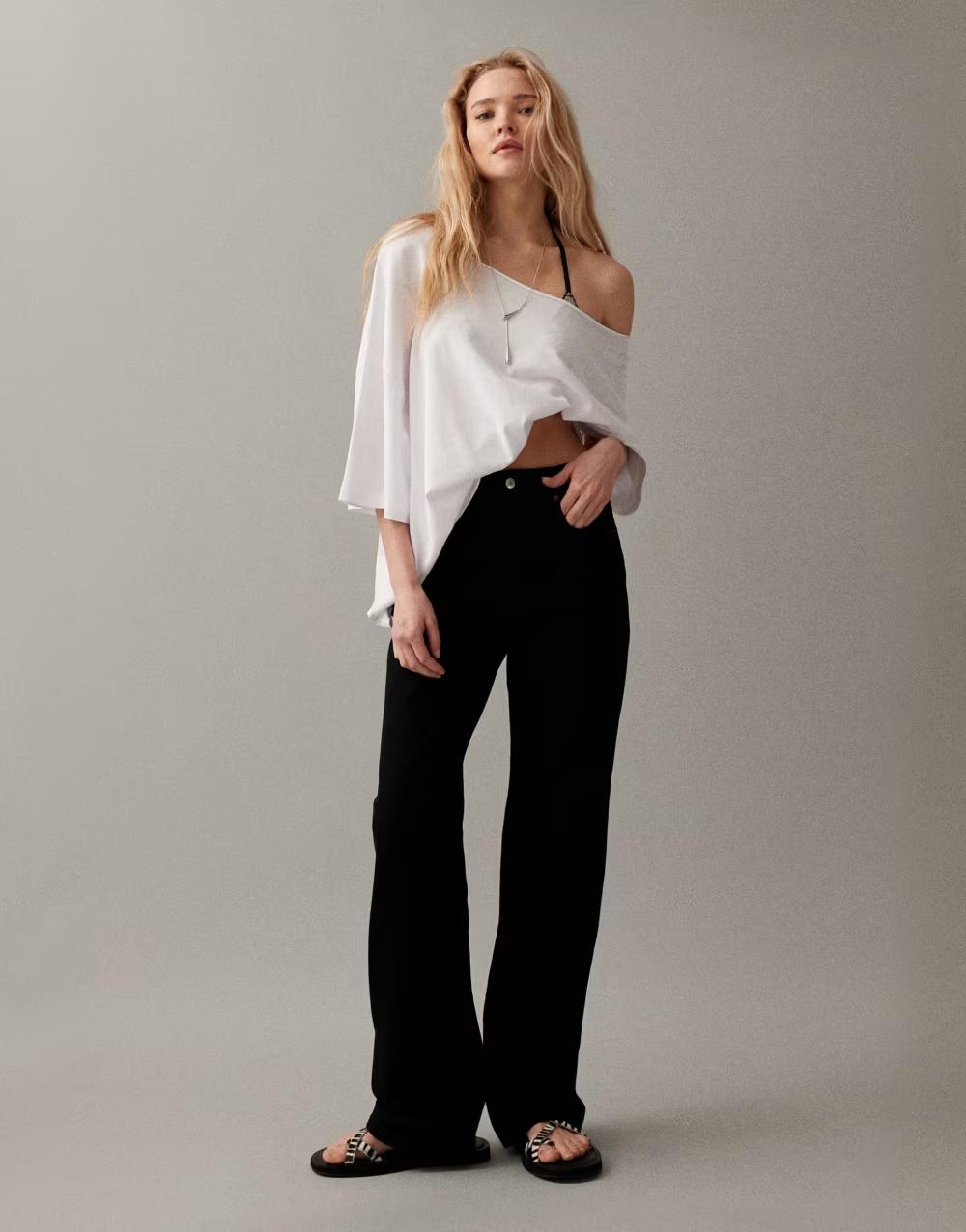 czarne spodnie jeans prosta nogawka