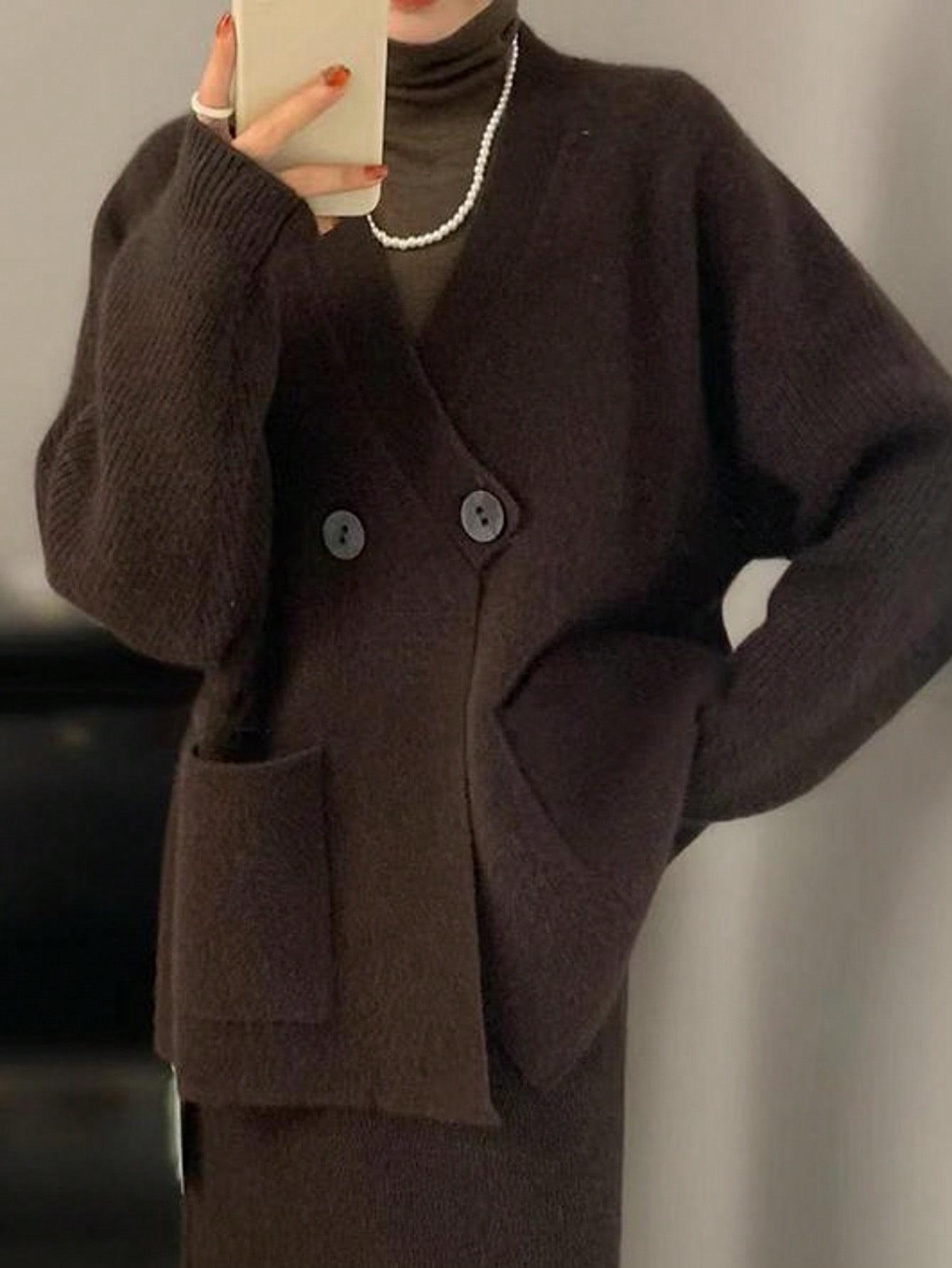 BRĄZOWY SWETER GUZIKI