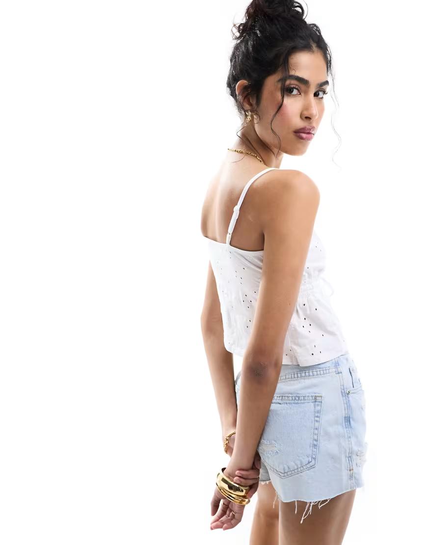 BIAŁY TOP NA RAMIĄCZKACH