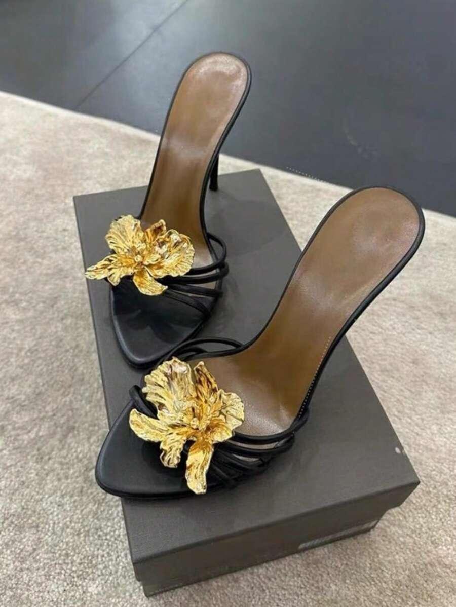 CZARNE KLAPKI NA OBCASIE KWIAT 3D