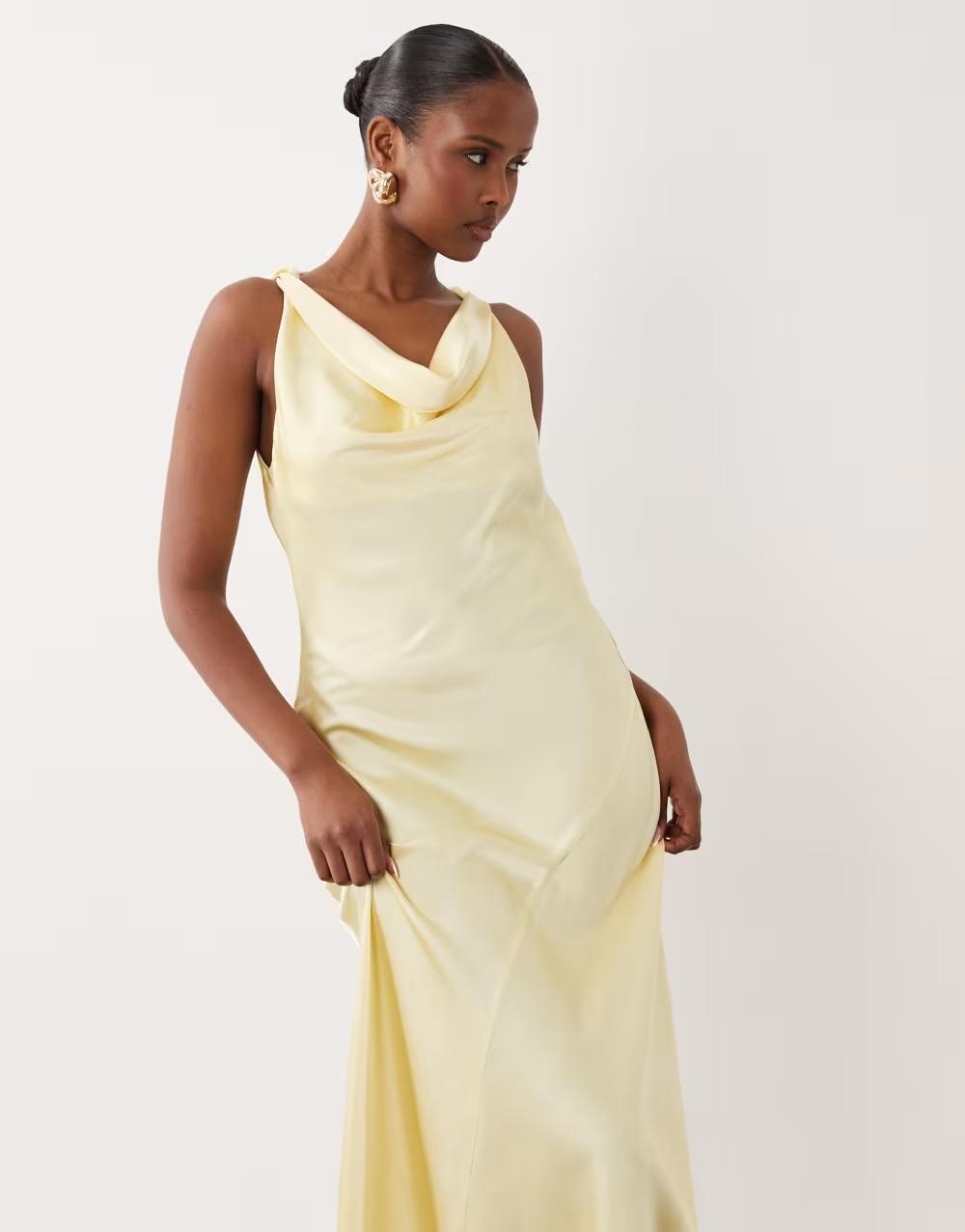 ŻÓŁTA MAXI SUKIENKA LEJĄCY DEKOLT