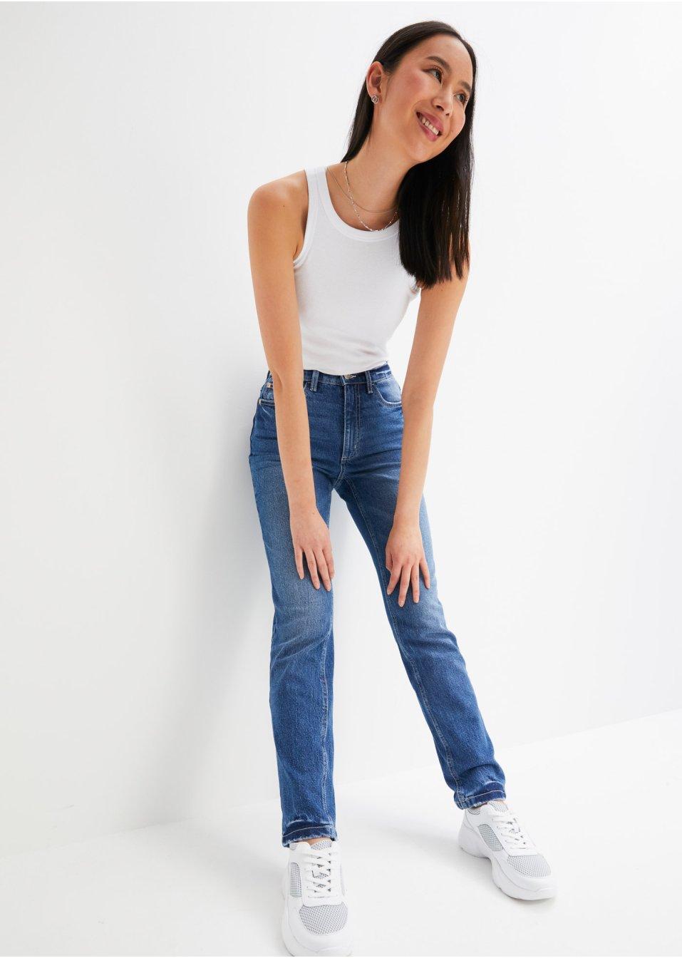 niebieskie spodnie jeans 