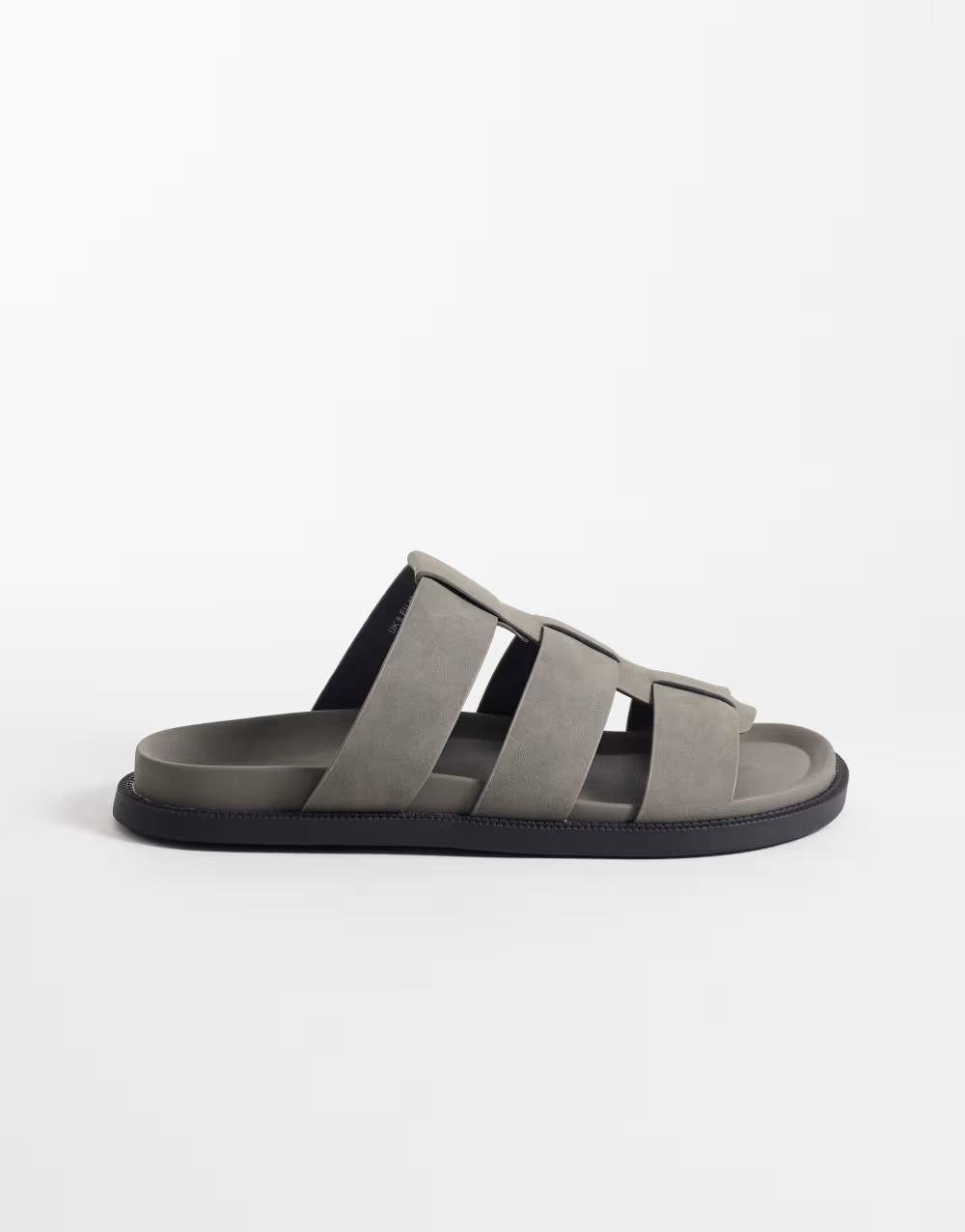 szare klapki casual