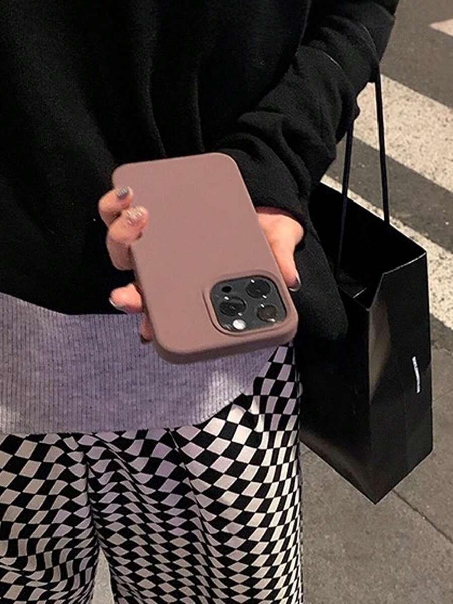 brązowe etui na telefon IPhone 15 pro