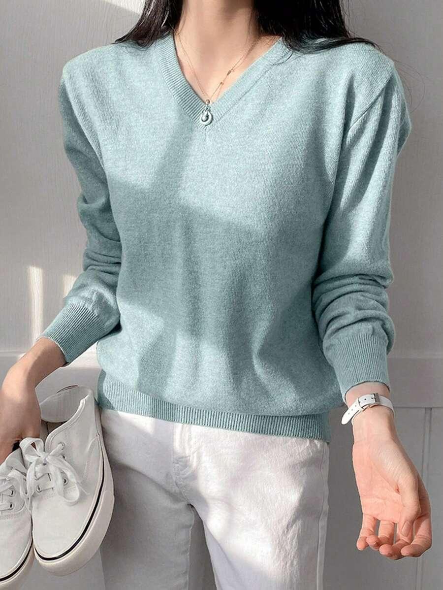 niebieski sweter dekolt v