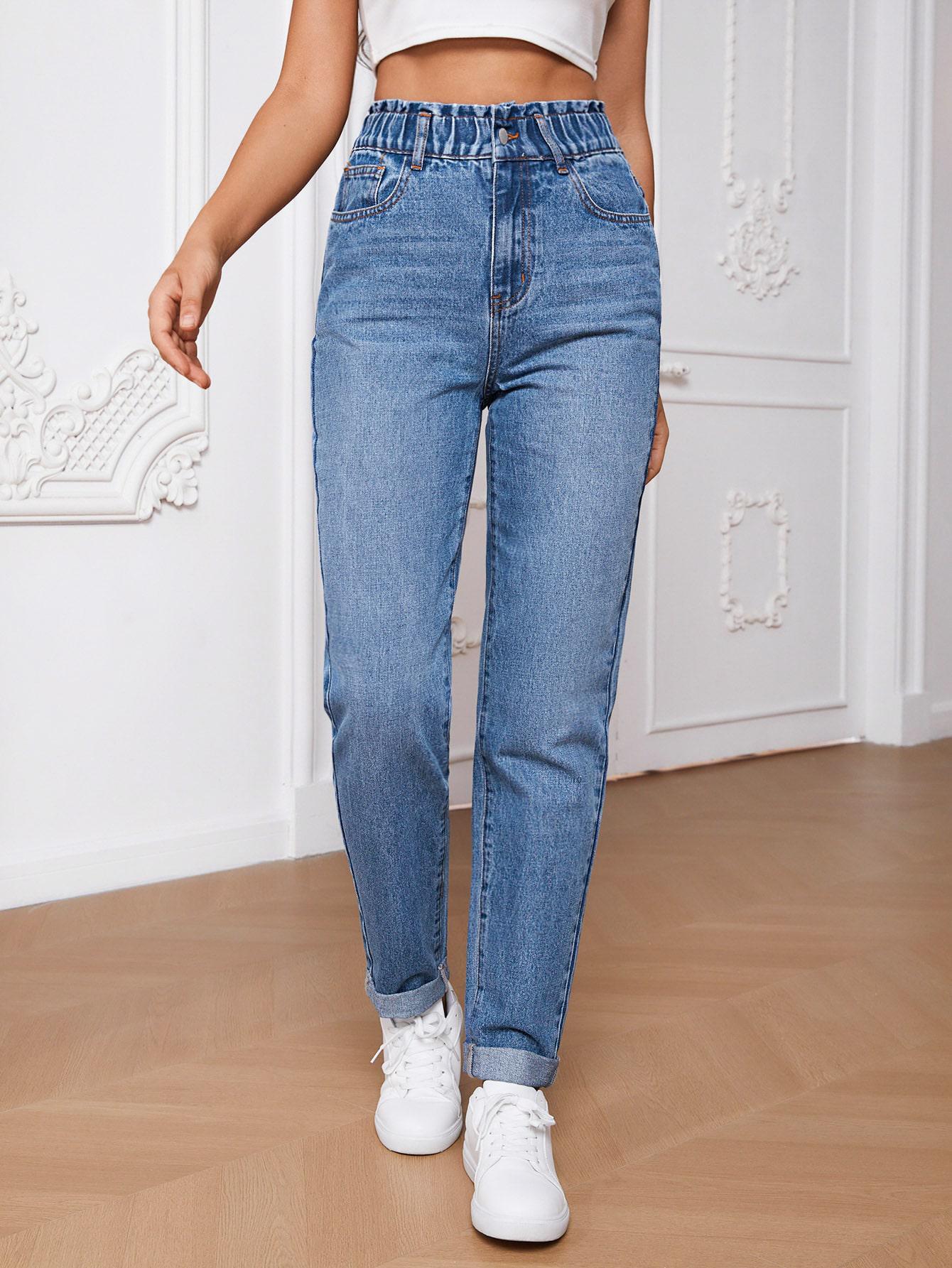 niebieskie spodnie jeans