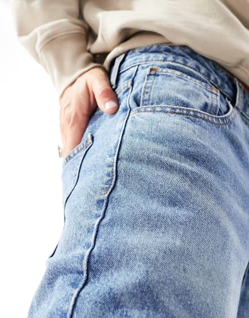 niebieskie spodnie jeans zamek