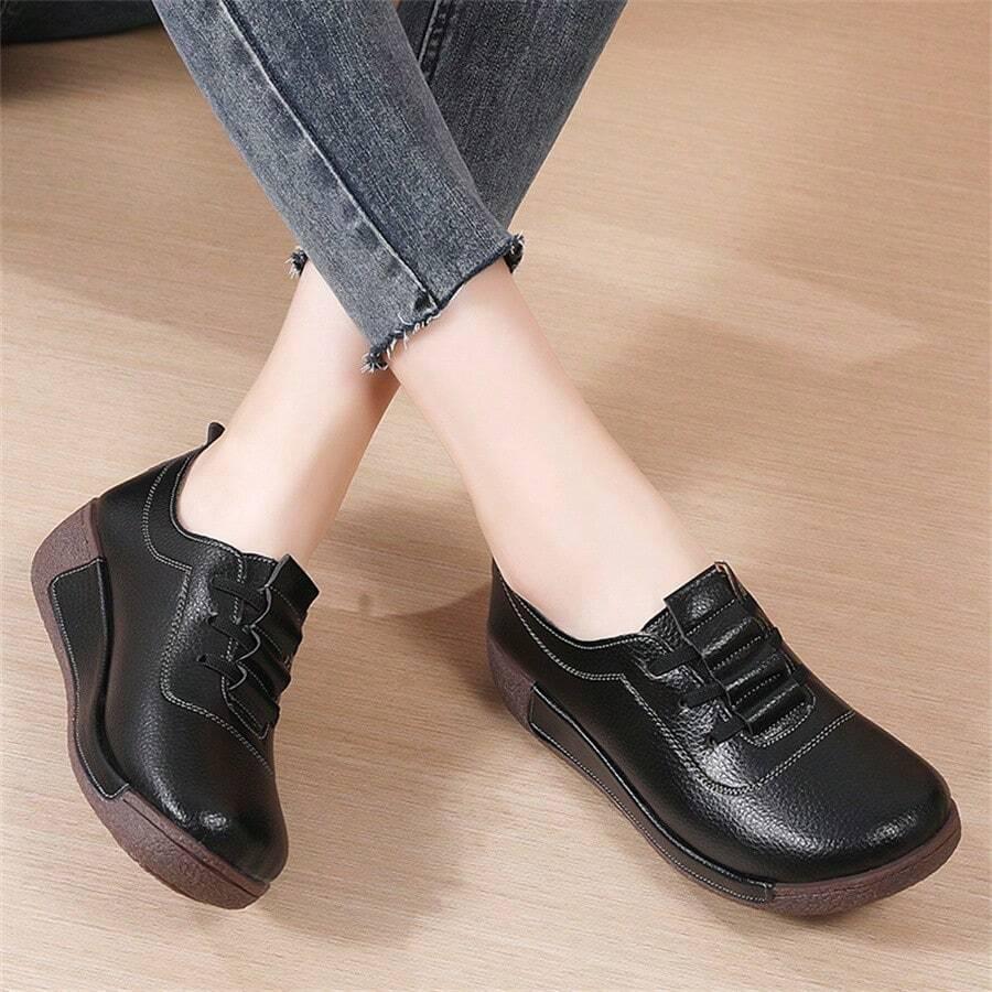 czarne buty sportowe