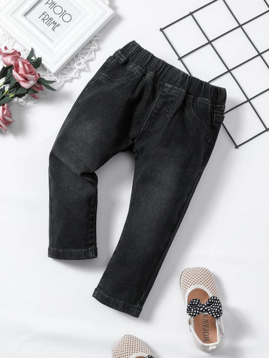 czarne spodnie jeans
