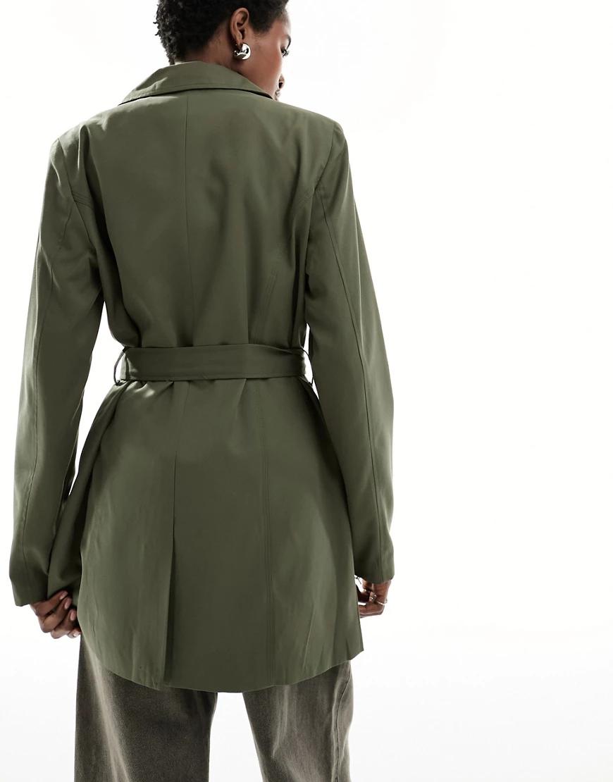 zielony dwurzędowy płaszcz