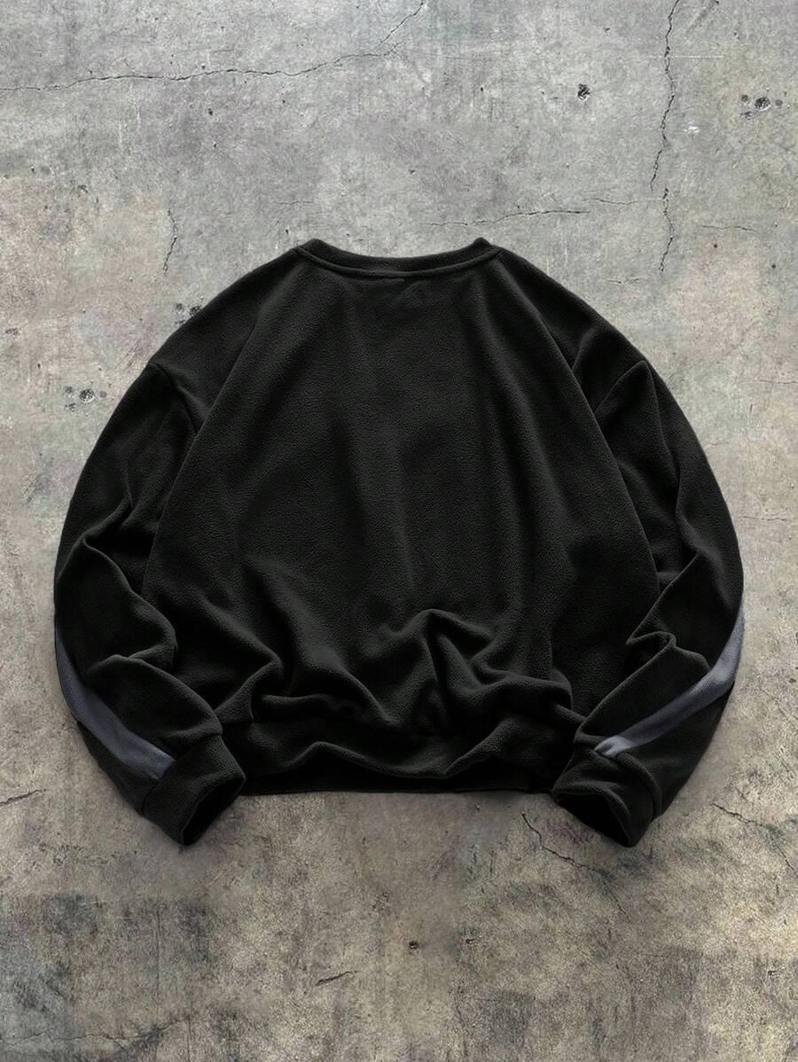 czarna bluza kontrast