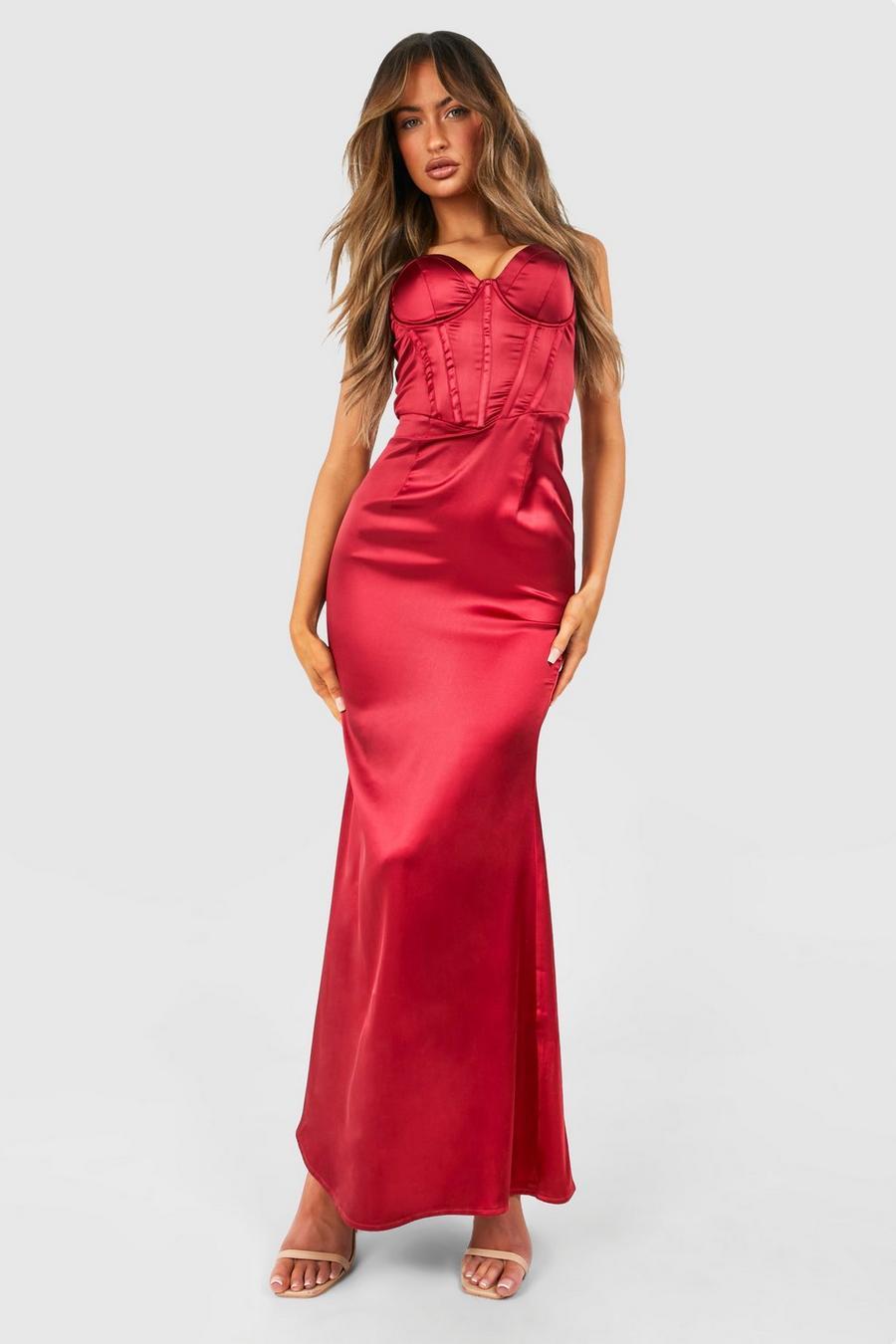 czerwona satynowa maxi sukienka ramiączka