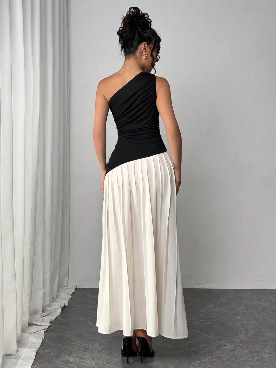 ELEGANCKA SUKIENKA Z PLISOWANIEM