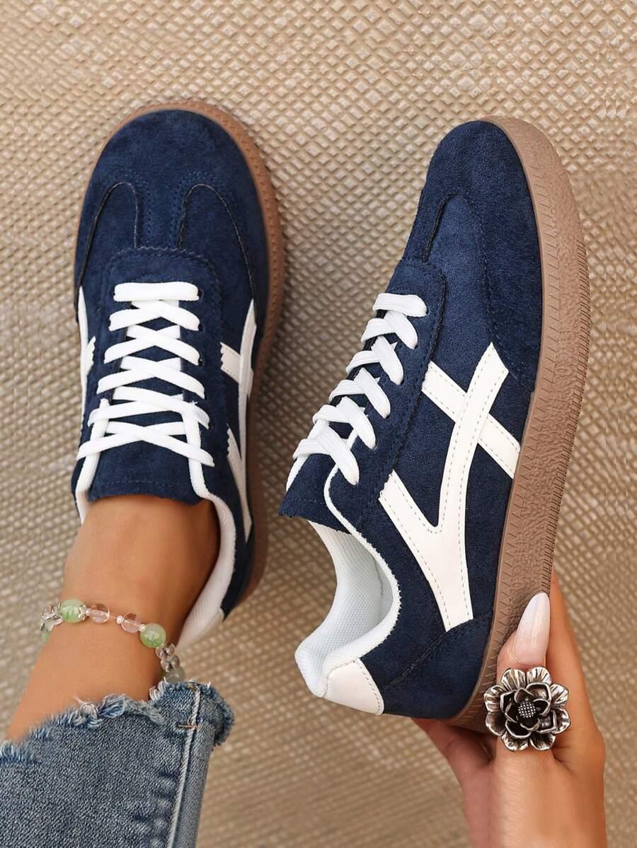 sznurowane buty sportowe